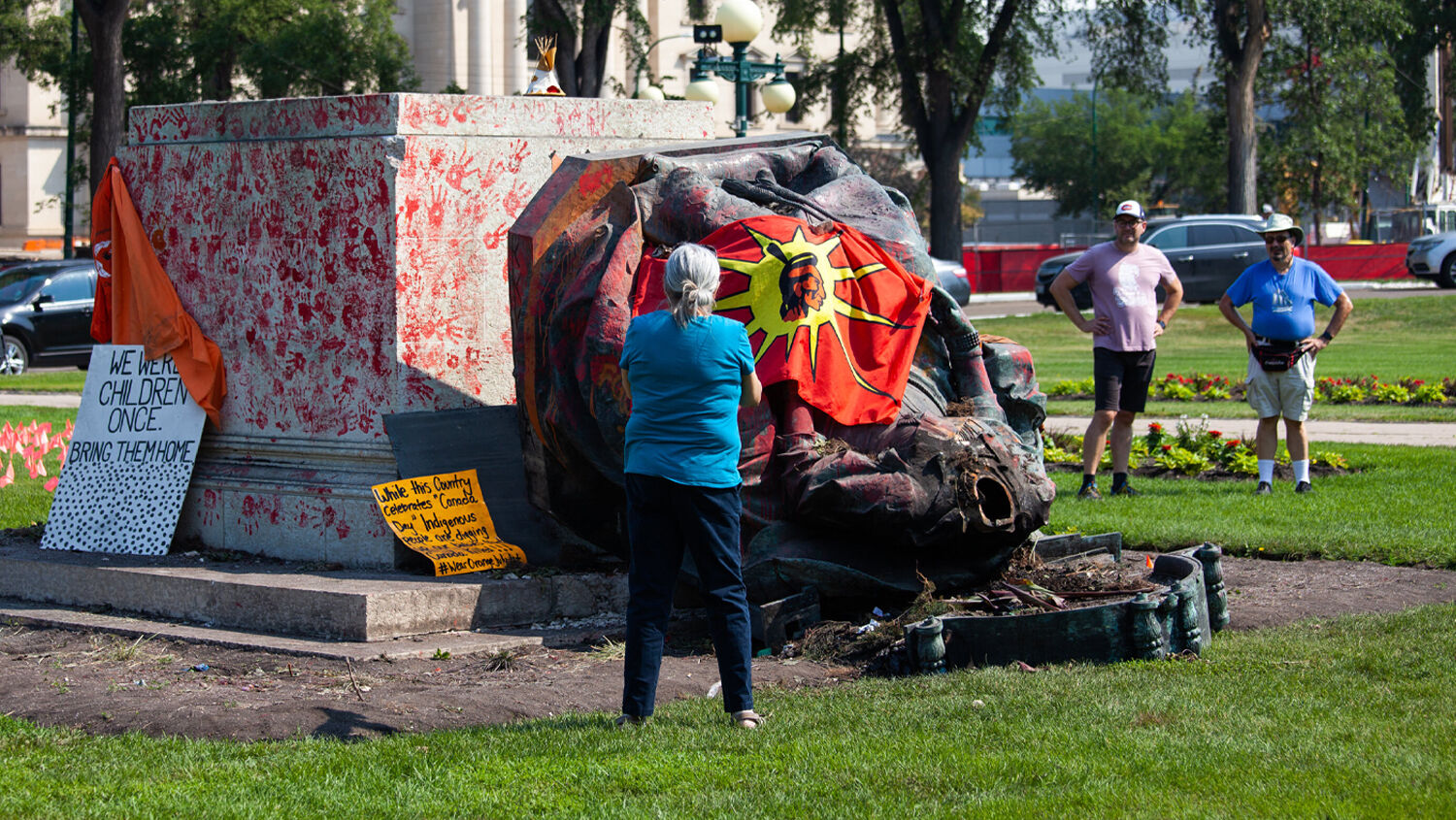 Long Live the Queen? Statue of Queen Victoria Torn Down